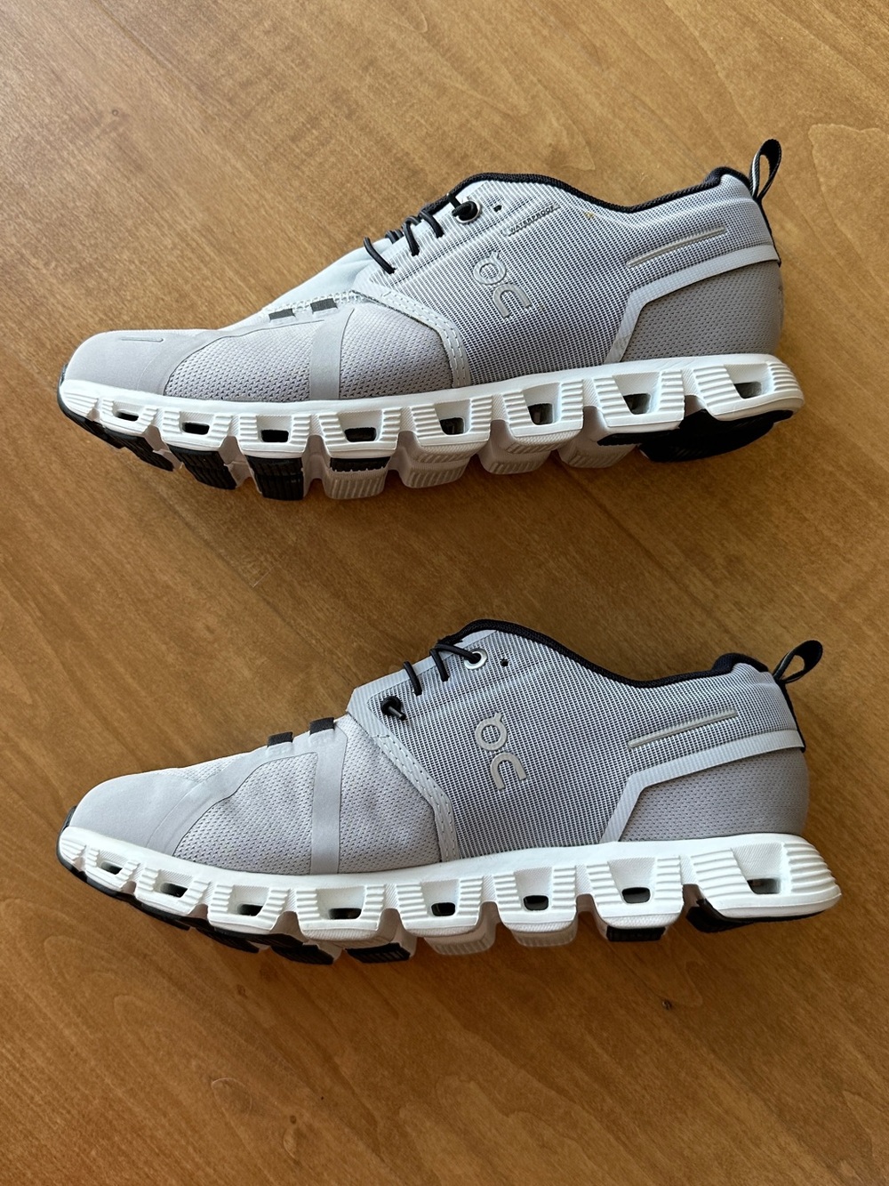 On Cloud 5 Women’s Waterproof Sneakers, Glacier/White, Size 8 - Picture 10 of 11